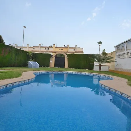 Agradable Adosado Con Piscina, Duchas Hidromasaje Σπίτι διακοπών *