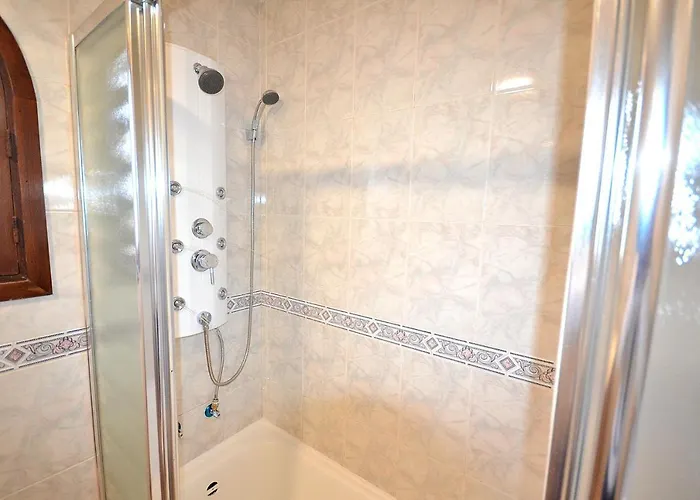 Agradable Adosado Con Piscina, Duchas Hidromasaje * Τορεβιέχα