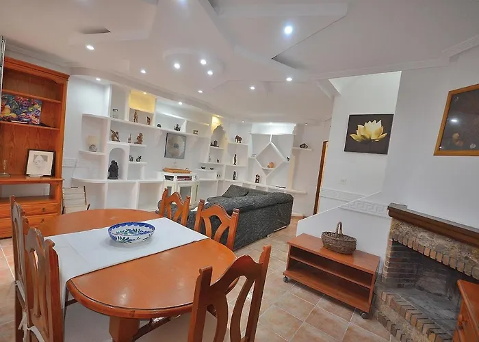 Agradable Adosado Con Piscina, Duchas Hidromasaje *