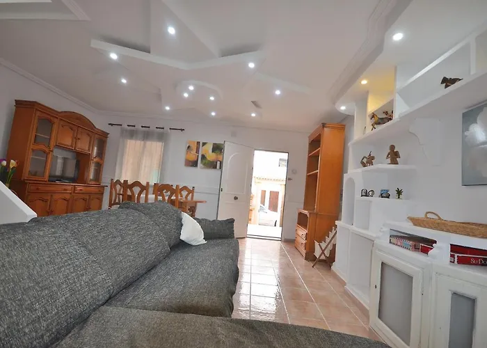 Σπίτι διακοπών Agradable Adosado Con Piscina, Duchas Hidromasaje