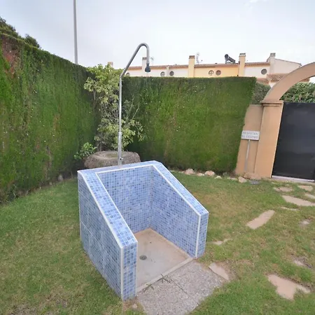 Vakantiehuis Agradable Adosado Con Piscina, Duchas Hidromasaje Torrevieja
