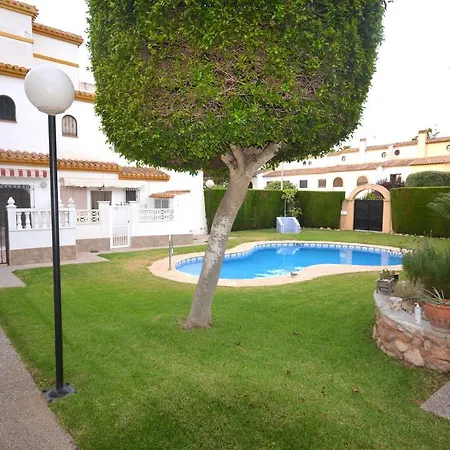 Agradable Adosado Con Piscina, Duchas Hidromasaje Holiday home