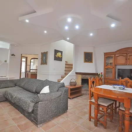 Agradable Adosado Con Piscina, Duchas Hidromasaje *