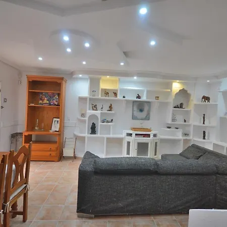 Agradable Adosado Con Piscina, Duchas Hidromasaje *