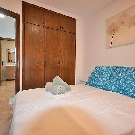 Agradable Adosado Con Piscina, Duchas Hidromasaje Vakantiehuis