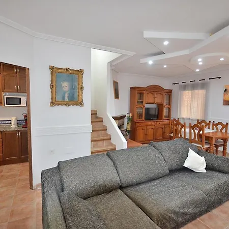 Agradable Adosado Con Piscina, Duchas Hidromasaje *