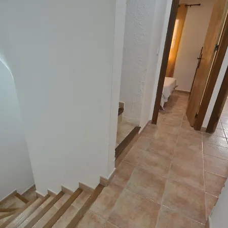 Vakantiehuis Agradable Adosado Con Piscina, Duchas Hidromasaje