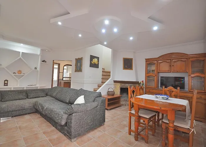 Agradable Adosado Con Piscina, Duchas Hidromasaje *