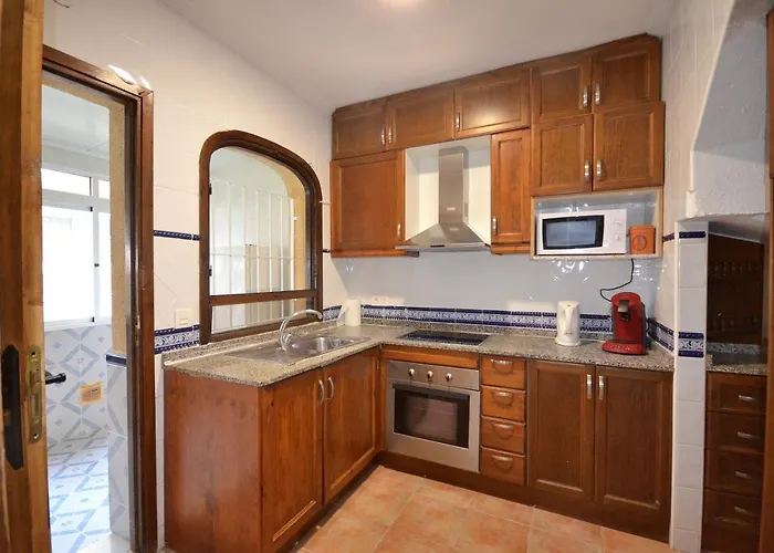 Agradable Adosado Con Piscina, Duchas Hidromasaje Holiday home *