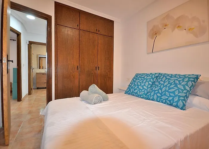 Agradable Adosado Con Piscina, Duchas Hidromasaje Holiday home