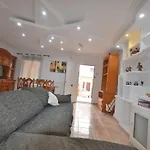 Dom wakacyjny Agradable Adosado Con Piscina, Duchas Hidromasaje