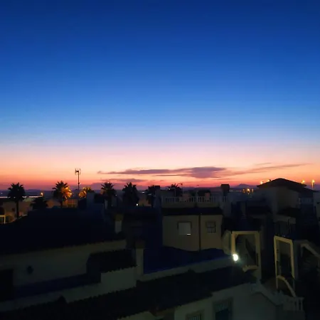 Agradable Adosado Con Piscina, Duchas Hidromasaje *